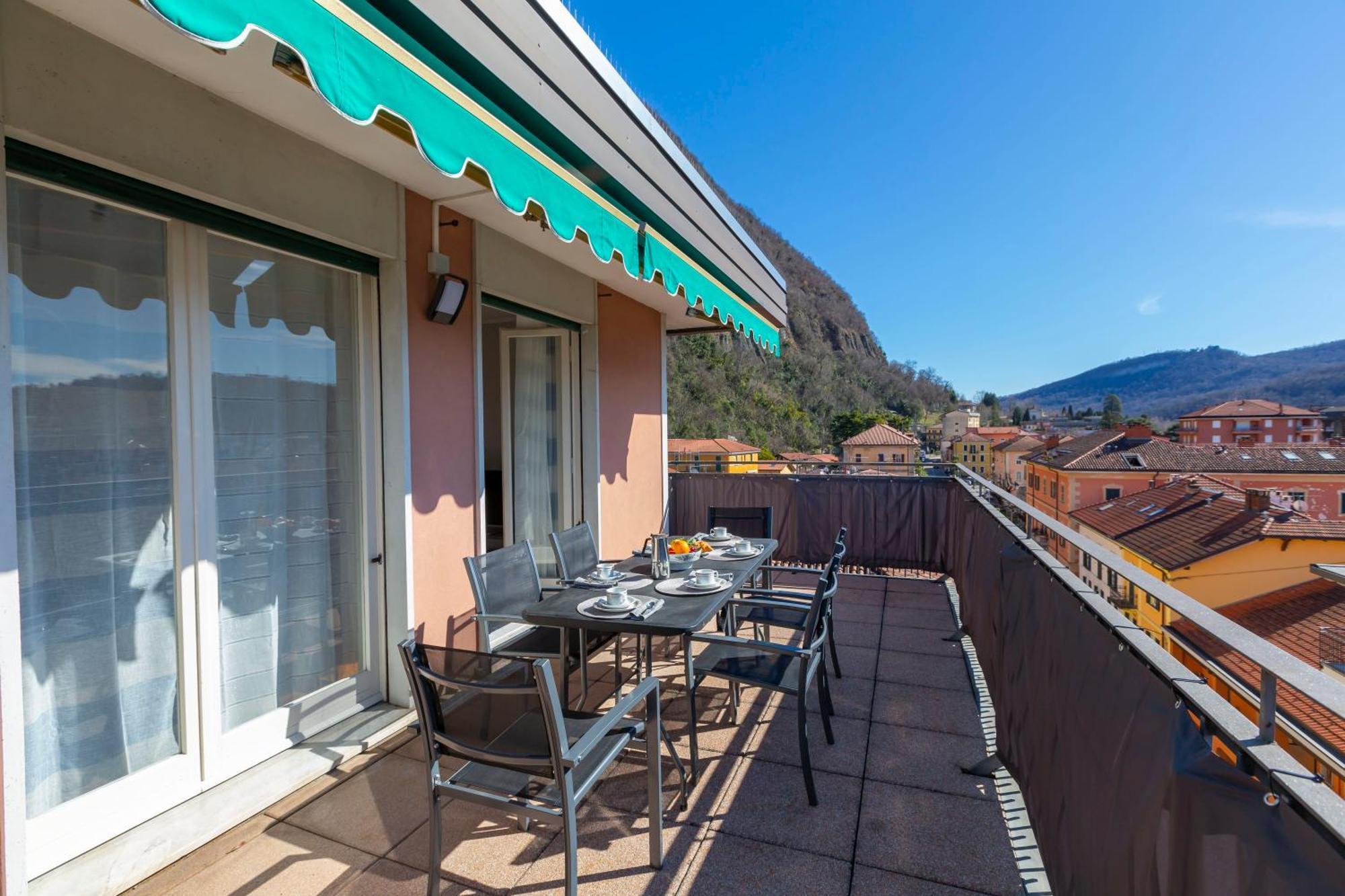 Appartamento Il Golfo Lake View - Happy Rentals Laveno Ngoại thất bức ảnh